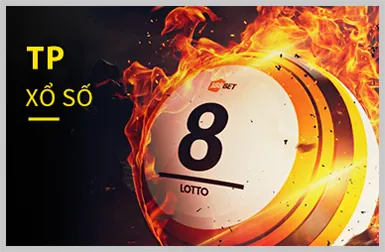 Bàn chơi Poker với các quân bài và chip cược